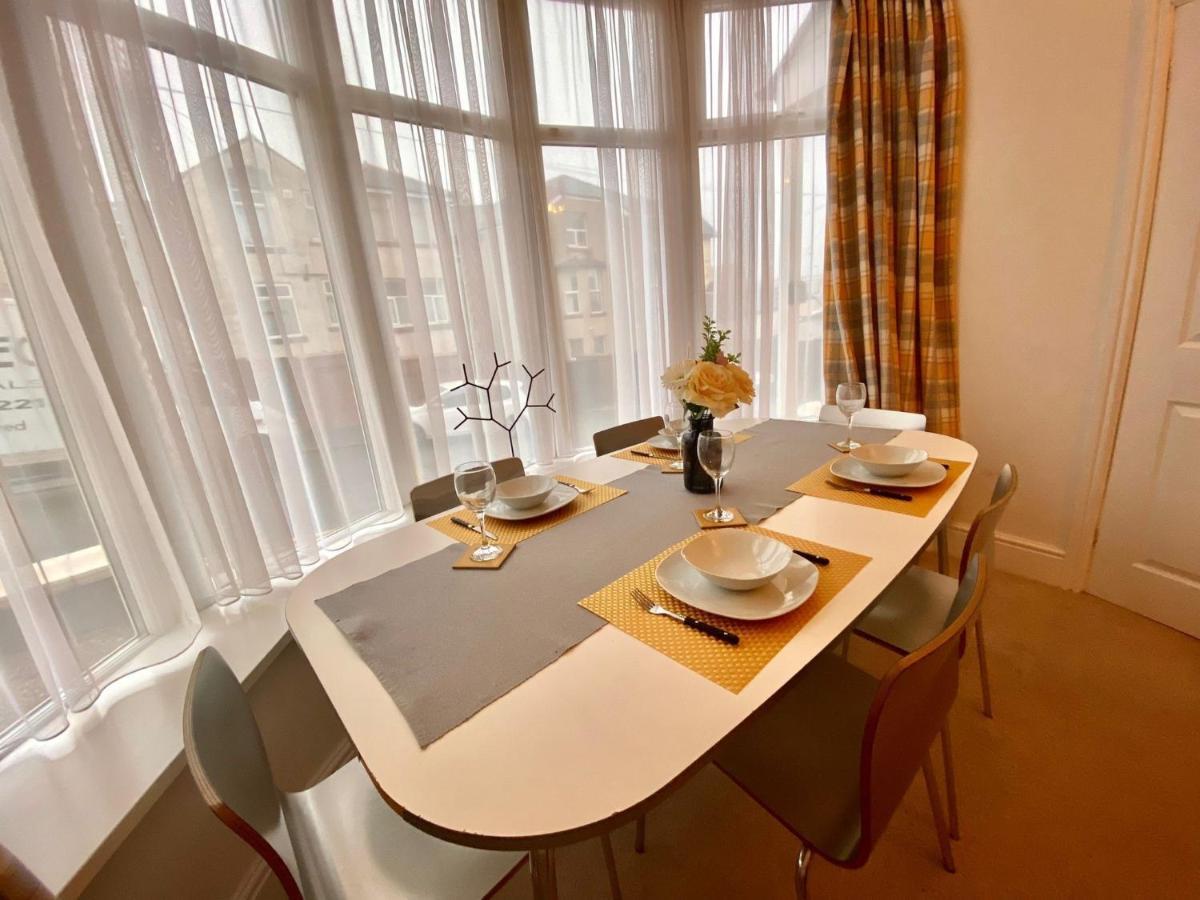 Blackpool Abode - The Buttercup Suite מראה חיצוני תמונה