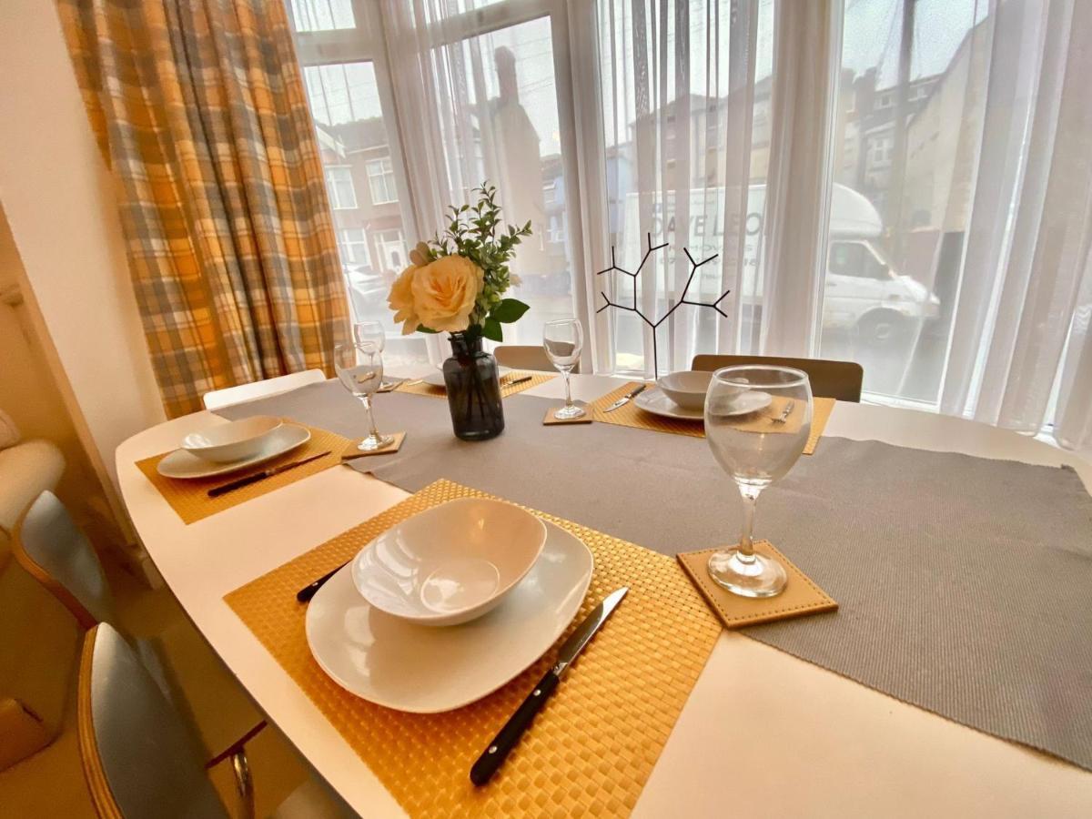Blackpool Abode - The Buttercup Suite מראה חיצוני תמונה